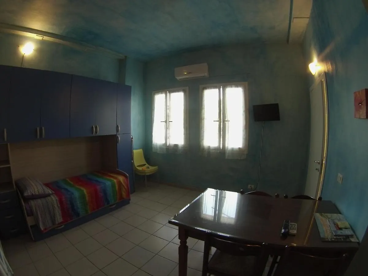 Delfino Est Apartment Rosapineta
