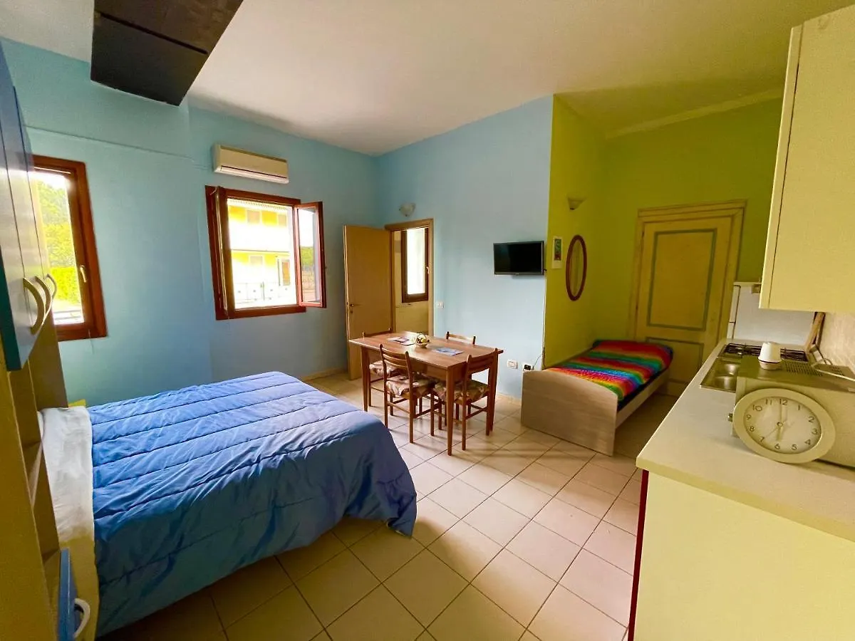 Delfino Est Apartment Rosapineta